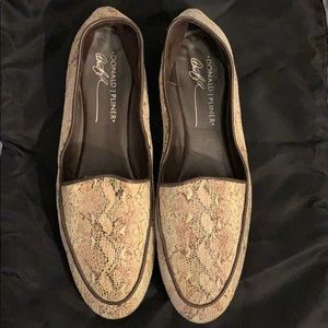 Donald J Pliner flats